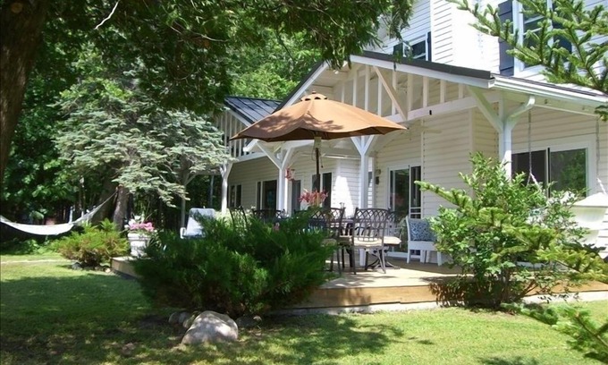 Boyne City Cottage | Walloon Lake Gold Coast - Three season cottage right on the water!