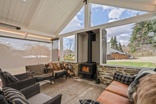Wanaka House | Walnut Cottage - Sleeps 6, Walk to Lake