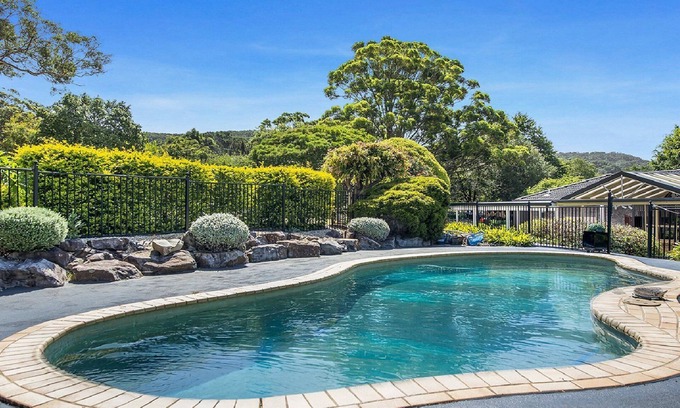 Wamberal House | Warambool Lodge on acreage/New List/Discount