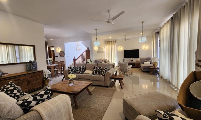 Central Kenya Coast Villa | Waridi Villa