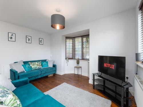 Ashford House | Warm 3 Bed House For 5- City Central - Free Parking
