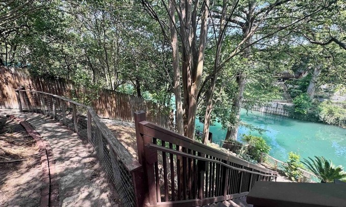 New Braunfels Apartment | Wasser Lodge #206 | Sleeps 4 | Comal Riverfront