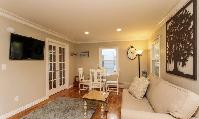 Saugatuck Apartment | Water Street Retreat