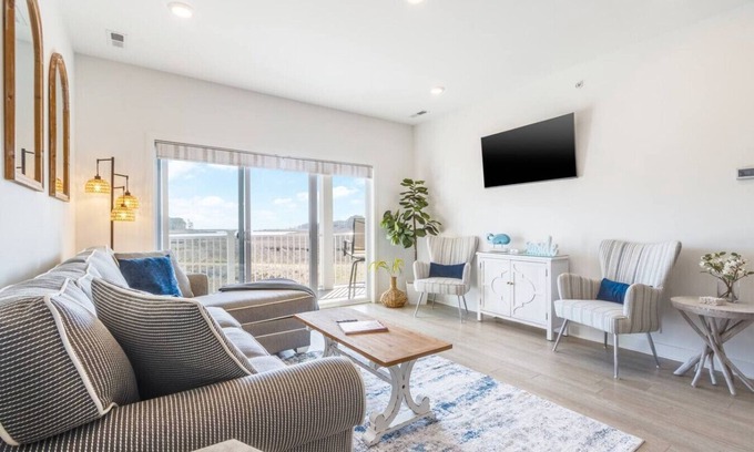 Rehoboth Beach Condo | Water Views * Balcony * Pool * Fast Wi-Fi