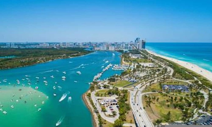 Eastern Shores Apartment | Waterfront 1BR | Parking | Walk to the Beach