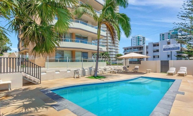 Burleigh Heads Apartment | Waterfront at Wyuna