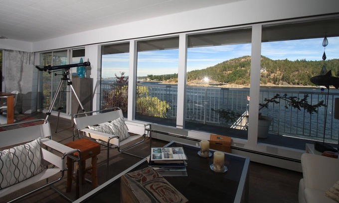 Irvines Landing House | Waterfront Beach House