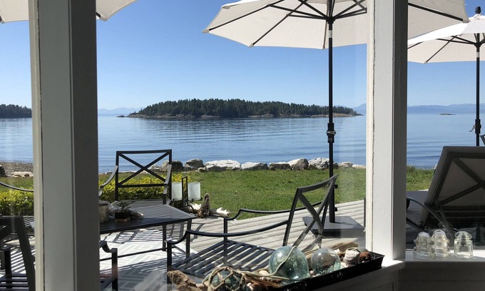 West Sechelt House | Waterfront Beach House - Pet friendly - Shack by the Sea