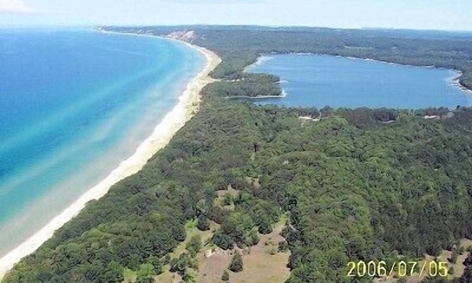 Arcadia Cottage | Waterfront Cabin, Great View, Private Beach, Sunsets