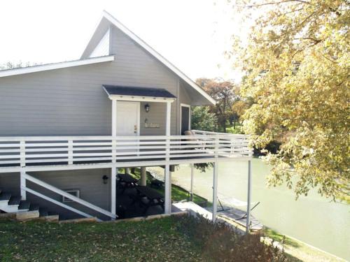 New Braunfels House | Waterfront Cabin Rental on the Banks of the Guadalupe River near San Antonio, Texas