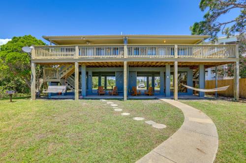 Cedar Key House | Waterfront Cedar Key Duplex Home Grill and Dock!