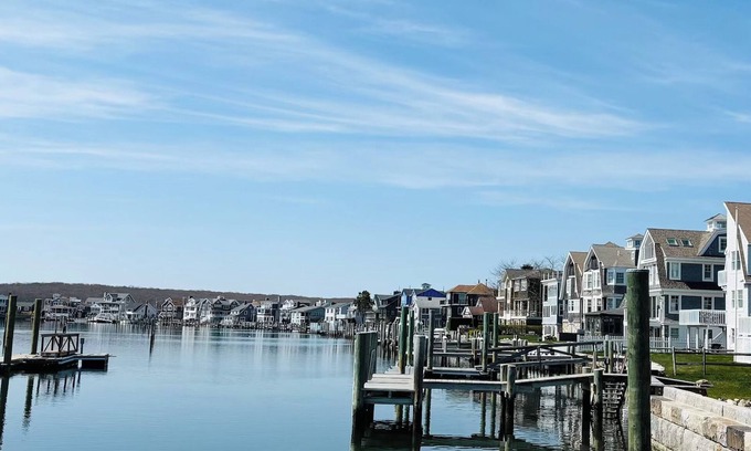 Mystic - New London House | Waterfront Comfort: 2-Bedroom Home in Prime Coastal Location