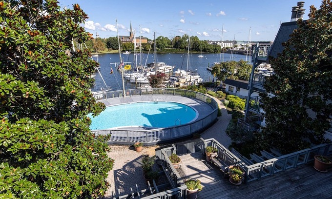 Eastport Condo | Waterfront Condo with Views of Annapolis, Pool & Prime Eastport Location