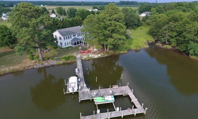 Wicomico Church House | WATERFRONT GETAWAY in KilmarnockVa with Tesla charger