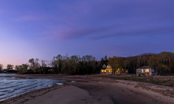 Tay Cottage | Waterfront Luxury Vacation Home with Stunning Sunsets and Sandy Shoreline