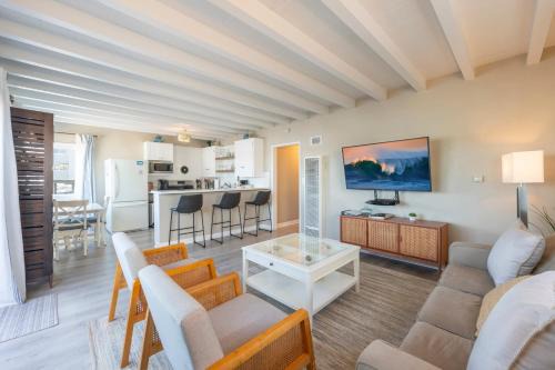Balboa Peninsula House | Waterfront Newport Condos w. Dock Access Walk to Balboa Fun Zone and Beach