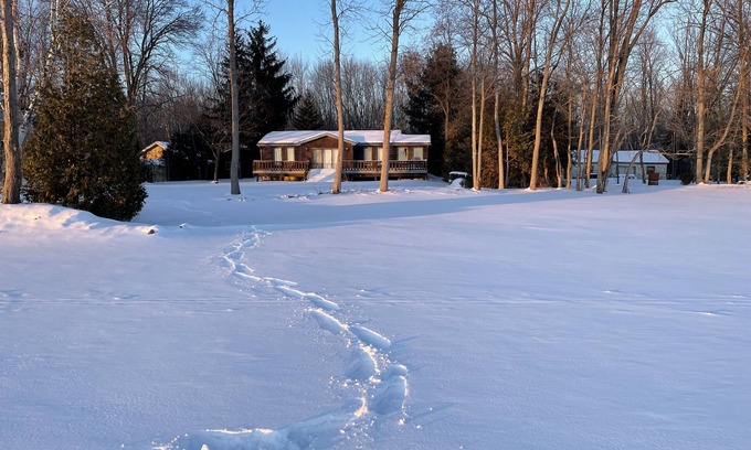 Ramara Cottage | Waterfront & Pvt Beach 120’Shoreline: SHALLOW/Sandy: Perfect for Little Kids!