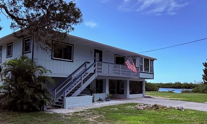 Crystal River House | Waterfront Retreat Ozello/Crystal River secluded Stilt House with panoramic view