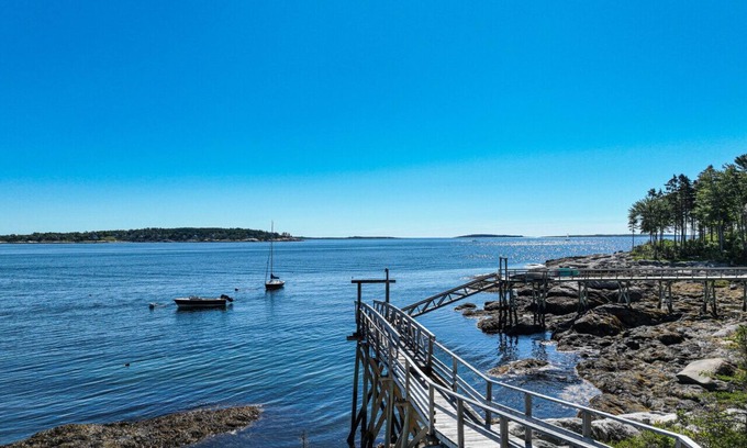 Southport Apartment | Waterfront Retreat on Southport Island - Pet-Friendly, Sleeps 6
