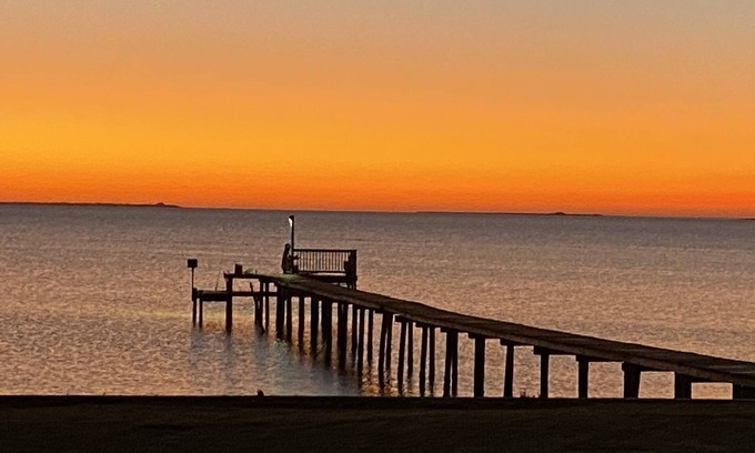 Port Lavaca House | WATERFRONT! Super Spacious - Lighted Private Pier - Family Memories Made Here!