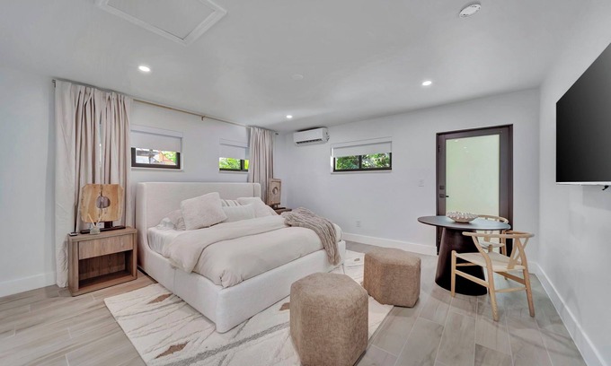 Coral Ridge Apartment | Waterfront Unit #5 20 Min Walk to Beach, Shops and Restaurants