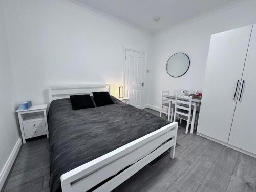 Watford House | Watford Junction Stay