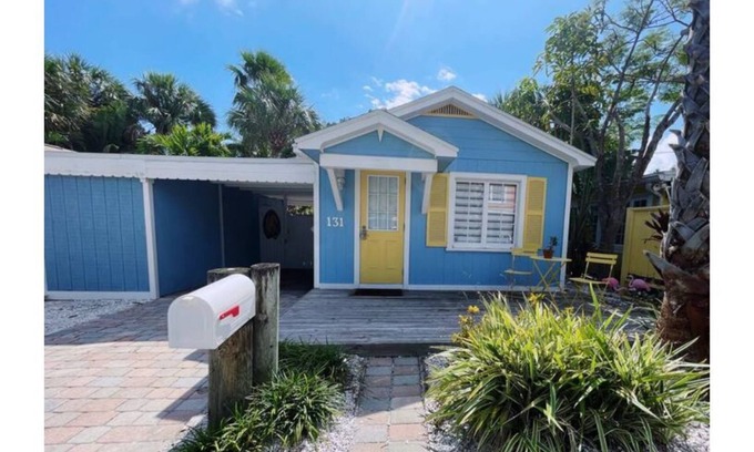 Sunset Beach Cottage | "Waves" Cottage on Sunset Beach