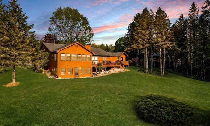 Bellaire House | Weber | Traeger | Beach | Hot Tub | Sauna | Pool