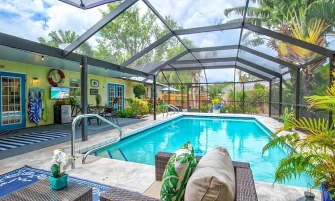 Bee Ridge House | Welcome to "Casa Amarilla"nn