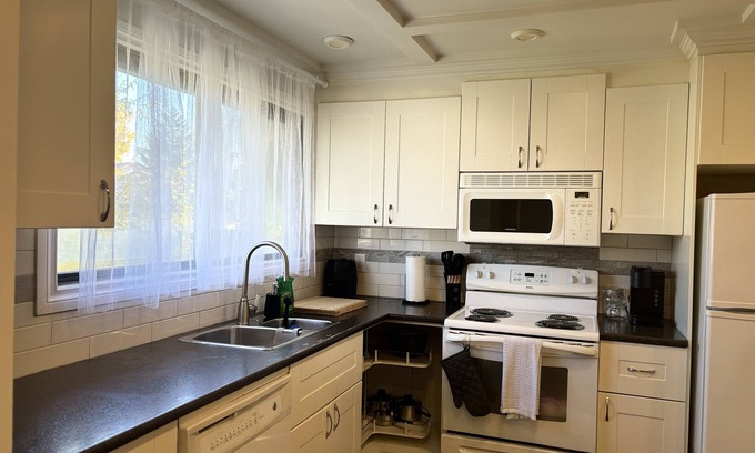 Calgary House | Welcome to Falcon Escape