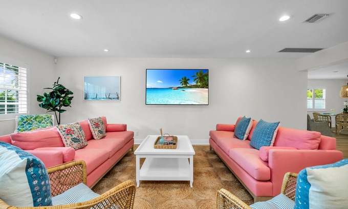 Southside House | Welcome to The Pink Cabana – A Vibrant Escape in the Heart of West Palm Beach!