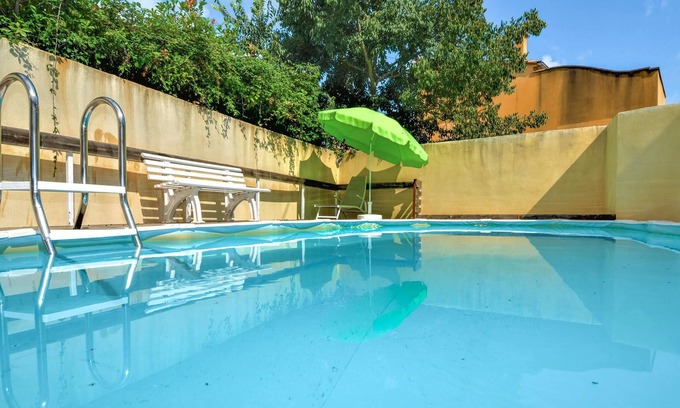 Crillon-le-Brave House | Welcome to this exceptional stone house with pool.
