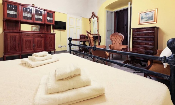 Bosa Historic Centre Apartment | Welcomely - Residenza Deriu - Paola