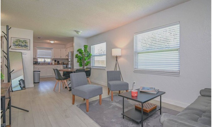 North Hyde Park House | Welcoming The Bayside Retreat Tampa Unit B - 2 bedrooms 1 bathroom
