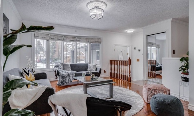 West Edmonton House | Wesley -Large 5bdrm 3 baths home, minutes to WEM!