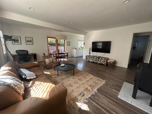 Sawtelle House | West LA Gem Comfort and Convenience