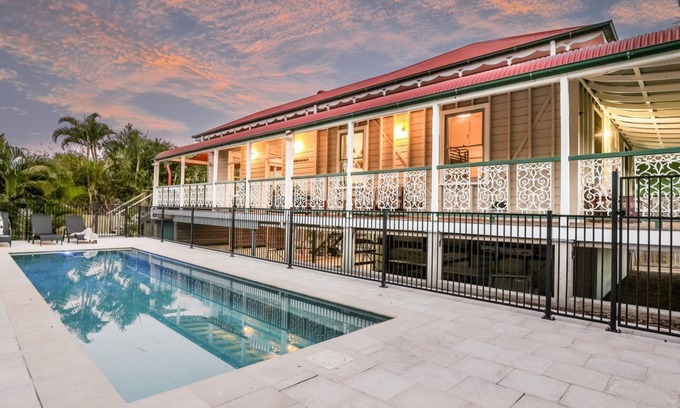 Agnes Water House | WESTACOMBE - boat parking plus amazing pool, pet friendly