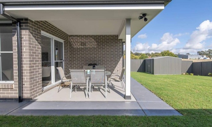 Borenore House | Westerly Drive - Brand New Home, Modern, Sleeps 8