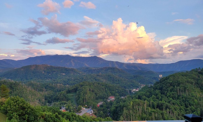 Gatlinburg Resort | Westgate Resort Condo w/Waterpark near downtown Gatlinburg - Mountain-top Views
