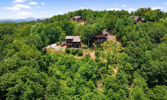 Ellijay Cabin | What? Incredible long range Mountains and Lake views with access!