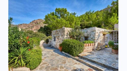 Aspros Potamos Apartment | White River Cottages - rustic minimalist holiday houses