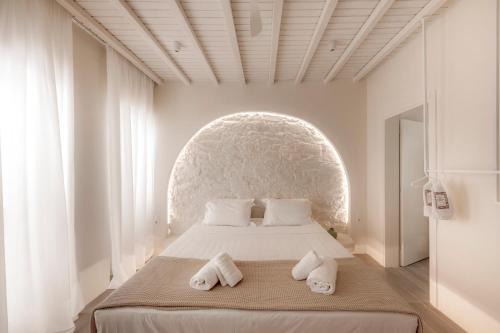 Ermoupoli Apartment | White Suites