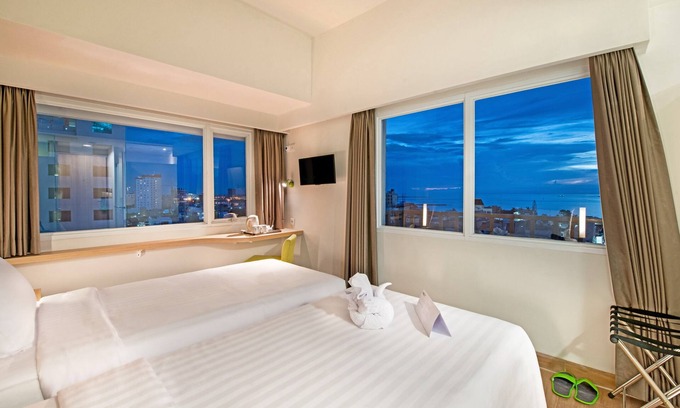 Makassar Hotel | Whiz Prime Hotel Hasanuddin Makassar
