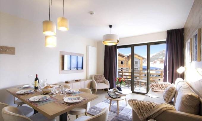 Eclose-Est Apartment | Wifi, 50m from ski slopes, fitness, sauna, hammam, balcony, tv, ski locker, 45m², Alpe d'Huez
