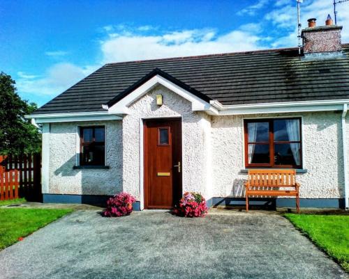 Bunnyconnellan House | Wild Atlantic Haven, cosy home nr. Ballina & Beach