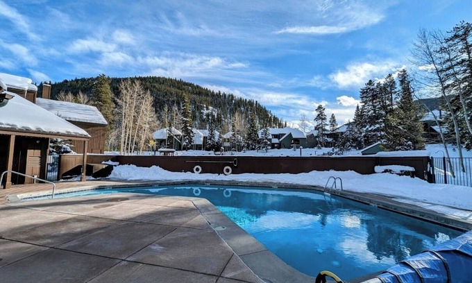 Lakeside Village Condo | Wild Irishman 1059