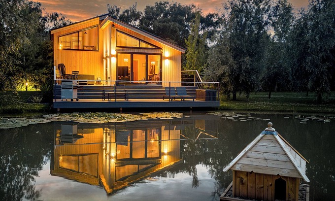 Frampton Ski Chalet | Wildflower Lakeside Lodge