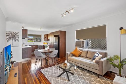 Windsor Apartment | Windsor Cosy 2-Bedroom Unit in Quiet Neighborhood