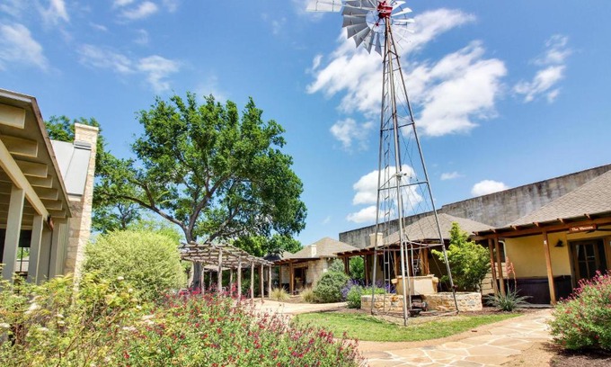 Fredericksburg Apartment | Wine Country Cottages on Main