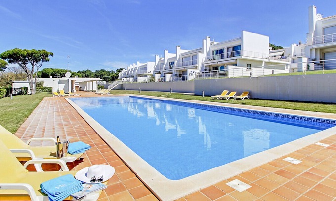 Vilamoura Ski Chalet | WINE VILLA